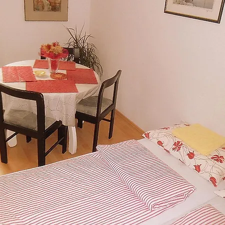 Kestenovi Dvori Apartment *