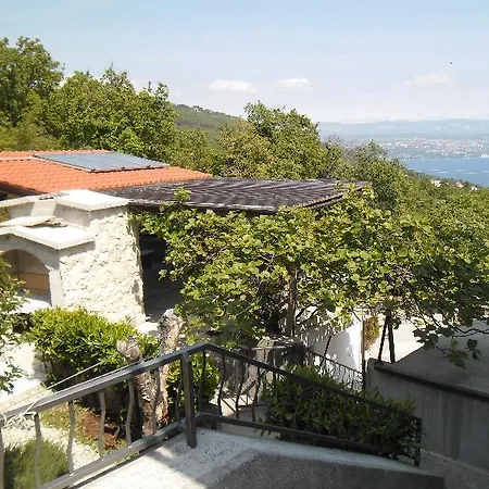 Kestenovi Dvori Apartment Opatija