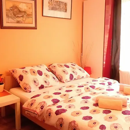 Kestenovi Dvori Apartment
