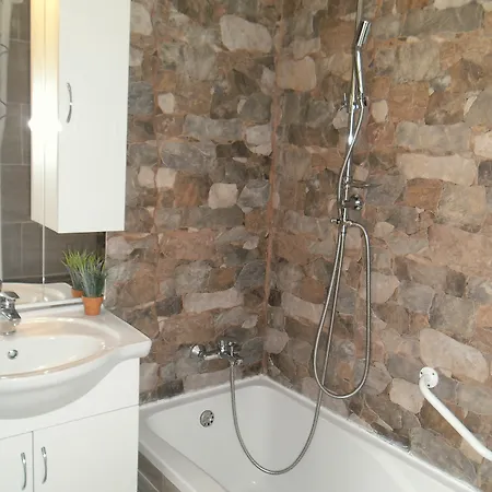 克斯特诺维沃利公寓 公寓 *