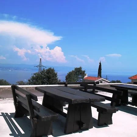 Kestenovi Dvori Lägenhet Opatija