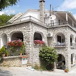 Kestenovi Dvori أوباتيا